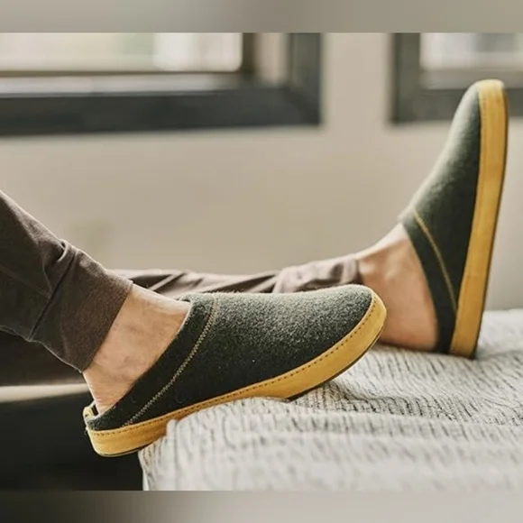 OLUKAI Hāmani Hulu Men's Slippers Mule Sheep Fur Lined Slip On Size 11 M NWOB - Picture 1 of 9